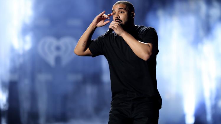 Drake stelt concerten in Antwerpen en Amsterdam weer uit en fans zijn woedend